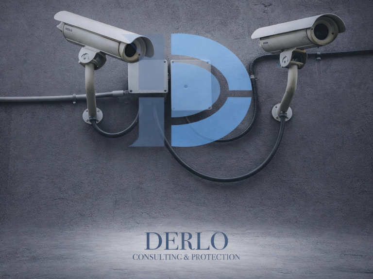 Überwachungs Kameras mit dem Schriftzug „DERLO“ im Hintergrund.